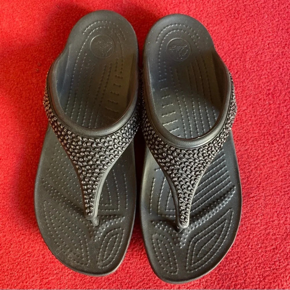 CROCS Sz 10 studded Front Post Platform Thing Style Slip On Sandals - Picture 4 of 12